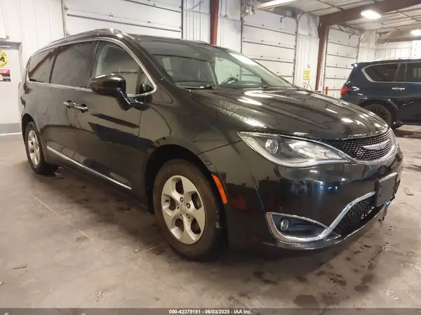 2C4RC1EG3HR678091 2017 CHRYSLER PACIFICA - Image 1