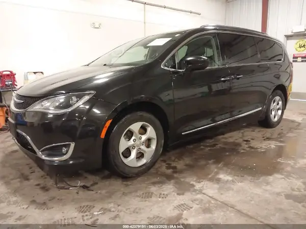 2C4RC1EG3HR678091 2017 CHRYSLER PACIFICA - Image 2