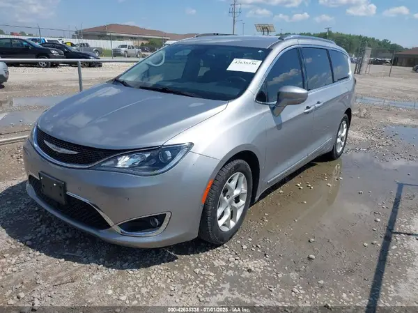 2C4RC1EG3HR704804 2017 CHRYSLER PACIFICA - Image 2