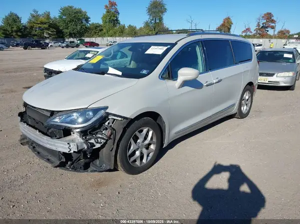 2C4RC1EG3HR708383 2017 CHRYSLER PACIFICA - Image 2