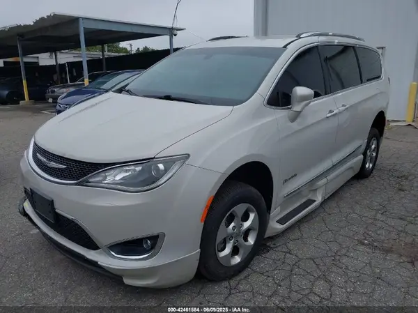 2C4RC1EG3HR720775 2017 CHRYSLER PACIFICA - Image 2
