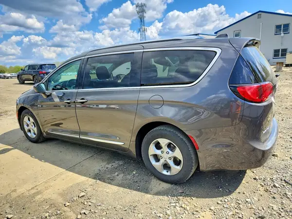 2C4RC1EG3HR727466 2017 CHRYSLER PACIFICA - Image 2