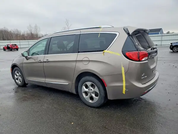 2C4RC1EG3HR752710 2017 CHRYSLER PACIFICA - Image 2