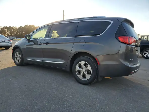 2C4RC1EG3HR763769 2017 CHRYSLER PACIFICA - Image 2