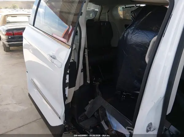 2C4RC1EG3HR796156 2017 CHRYSLER PACIFICA - Image 8