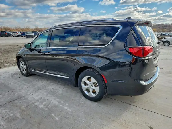 2C4RC1EG3HR796643 2017 CHRYSLER PACIFICA - Image 2