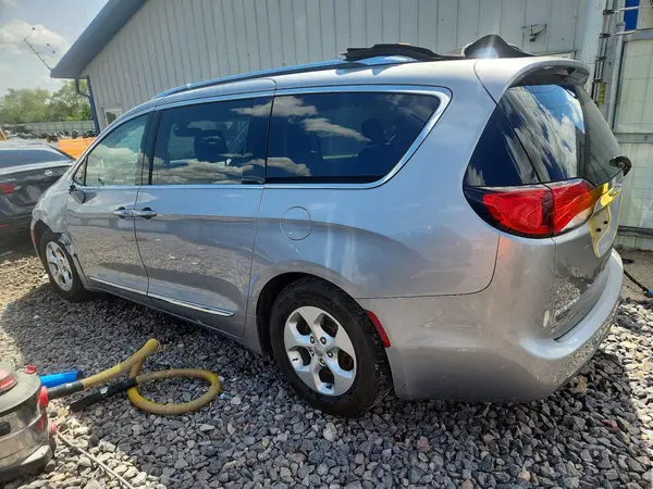 2C4RC1EG3HR846795 2017 CHRYSLER PACIFICA - Image 2