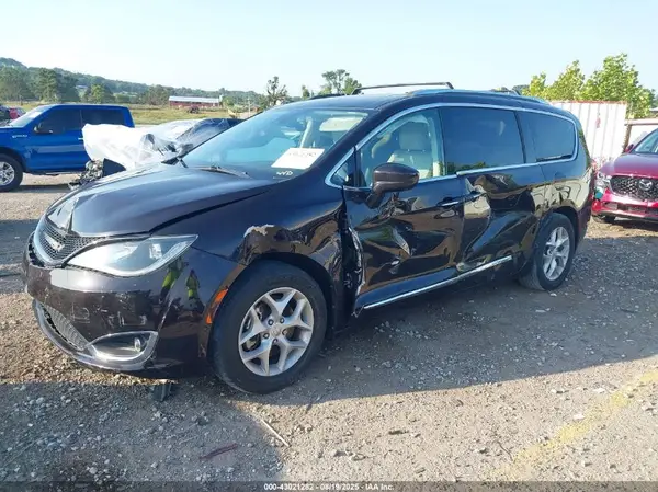 2C4RC1EG3JR100868 2018 CHRYSLER PACIFICA - Image 2