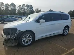 2C4RC1EG3JR121056 2018 CHRYSLER PACIFICA