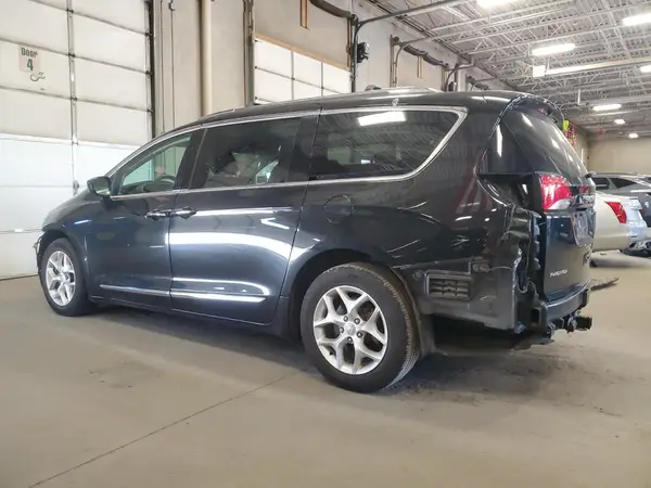 2C4RC1EG3JR294883 2018 CHRYSLER PACIFICA - Image 2
