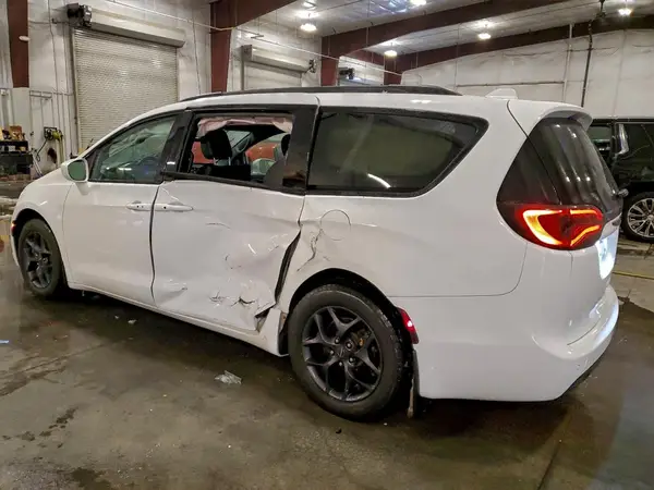 2C4RC1EG3JR352376 2018 CHRYSLER PACIFICA - Image 2