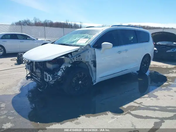 2C4RC1EG3JR354886 2018 CHRYSLER PACIFICA - Image 2