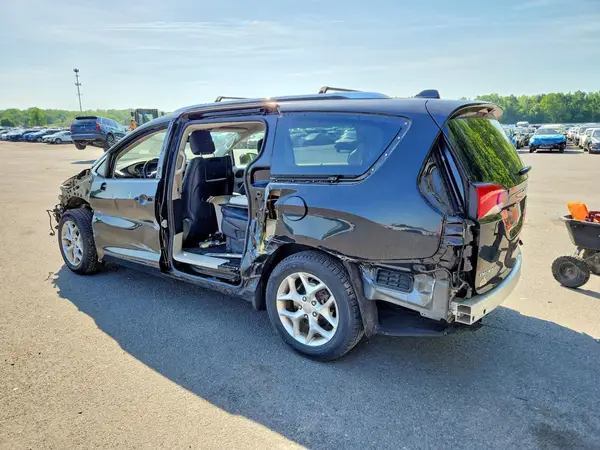 2C4RC1EG3KR548786 2019 CHRYSLER PACIFICA - Image 2