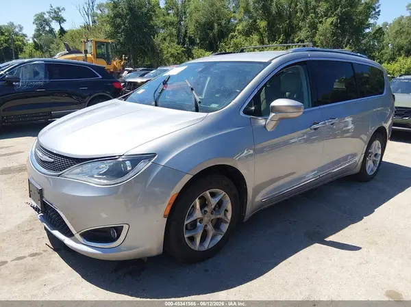 2C4RC1EG3KR576085 2019 CHRYSLER PACIFICA - Image 2