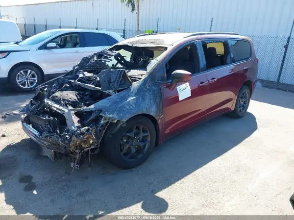 2C4RC1EG3KR588012 2019 CHRYSLER PACIFICA - Image 2