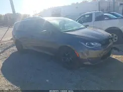 2C4RC1EG3KR667972 2019 CHRYSLER PACIFICA