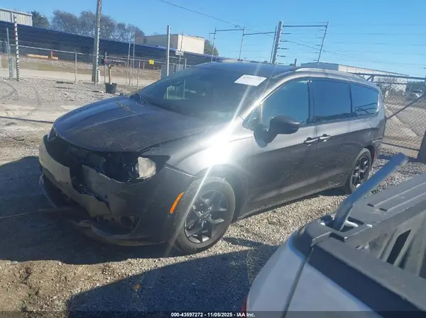 2C4RC1EG3KR667972 2019 CHRYSLER PACIFICA - Image 2
