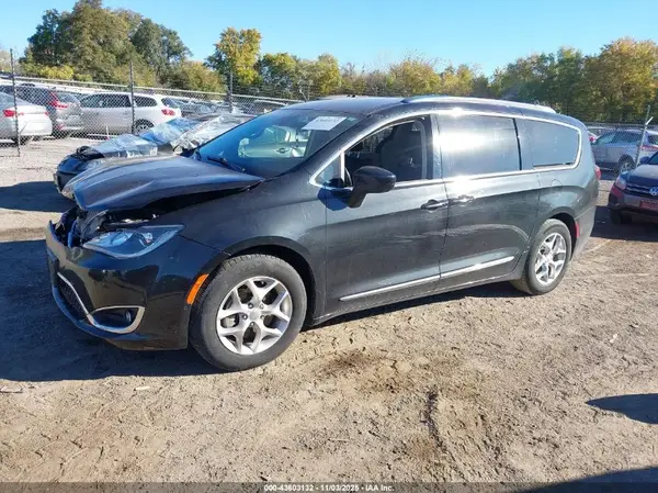 2C4RC1EG3KR715163 2019 CHRYSLER PACIFICA - Image 2