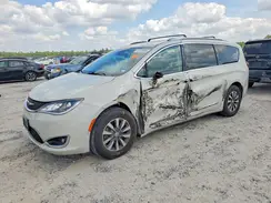 2C4RC1EG3LR141665 2020 CHRYSLER PACIFICA