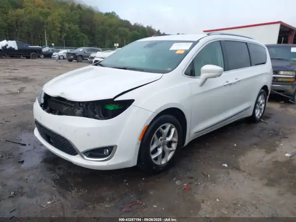 2C4RC1EG4HR513800 2017 CHRYSLER PACIFICA - Image 2