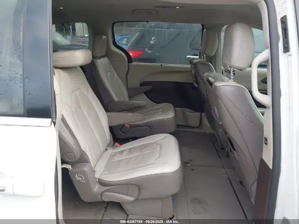 2C4RC1EG4HR513800 2017 CHRYSLER PACIFICA - Image 8