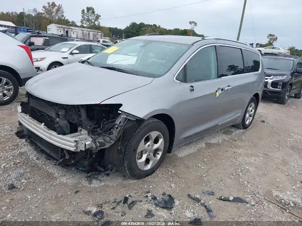 2C4RC1EG4HR519936 2017 CHRYSLER PACIFICA - Image 2