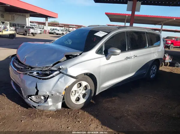 2C4RC1EG4HR520035 2017 CHRYSLER PACIFICA - Image 2