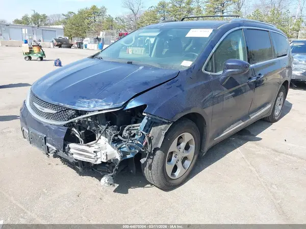 2C4RC1EG4HR531276 2017 CHRYSLER PACIFICA - Image 2