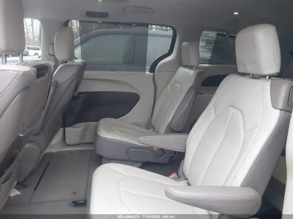 2C4RC1EG4HR533397 2017 CHRYSLER PACIFICA - Image 8