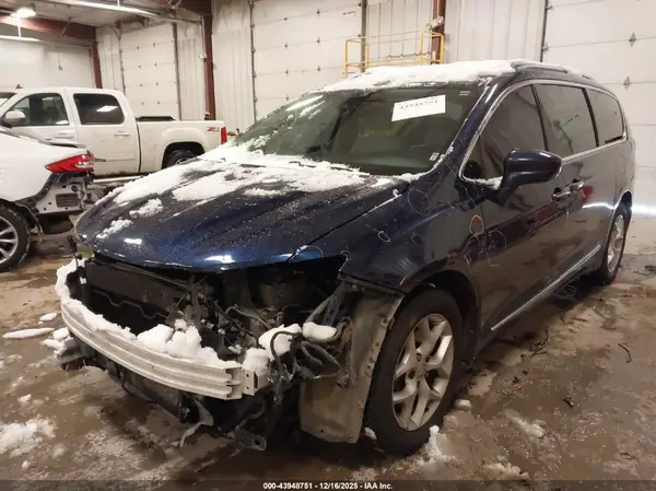 2C4RC1EG4HR545484 2017 CHRYSLER PACIFICA - Image 2