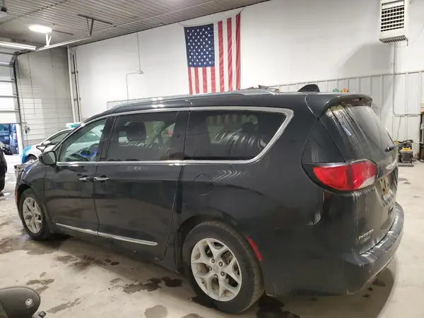2C4RC1EG4HR565038 2017 CHRYSLER PACIFICA - Image 2