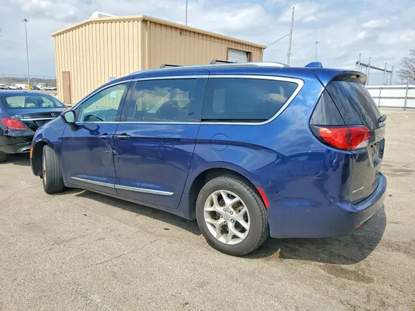 2C4RC1EG4HR579439 2017 CHRYSLER PACIFICA - Image 2