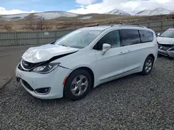 2C4RC1EG4HR608390 2017 CHRYSLER PACIFICA