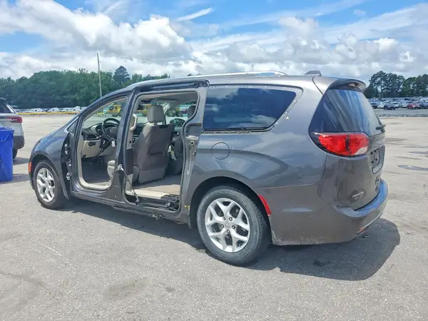2C4RC1EG4HR622676 2017 CHRYSLER PACIFICA - Image 2