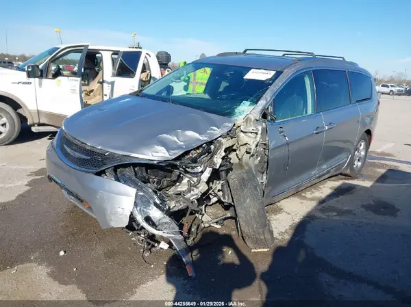 2C4RC1EG4HR628347 2017 CHRYSLER PACIFICA - Image 2
