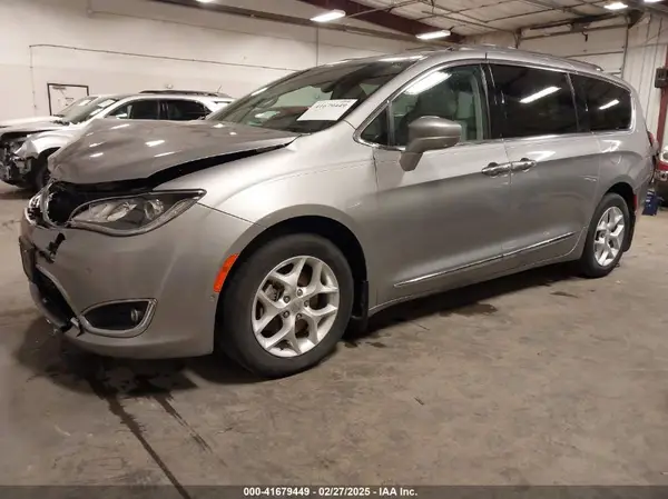 2C4RC1EG4HR628364 2017 CHRYSLER PACIFICA - Image 2