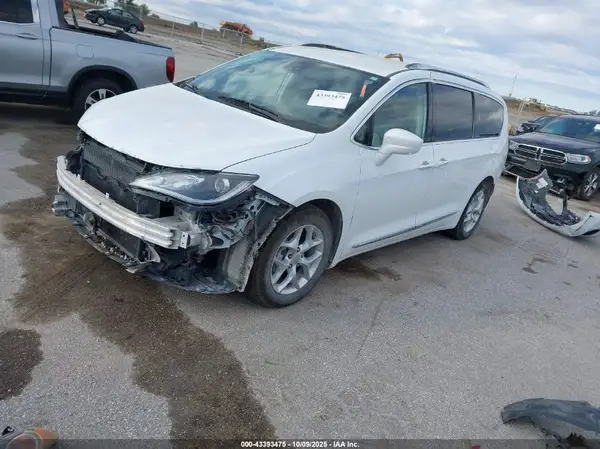 2C4RC1EG4HR634083 2017 CHRYSLER PACIFICA - Image 2