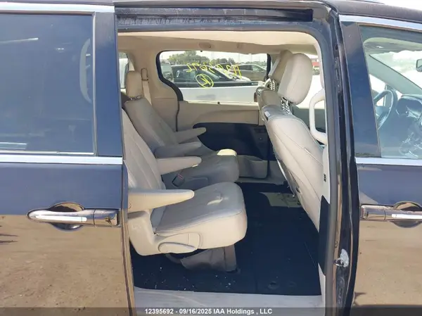 2C4RC1EG4HR637792 2017 CHRYSLER PACIFICA - Image 8