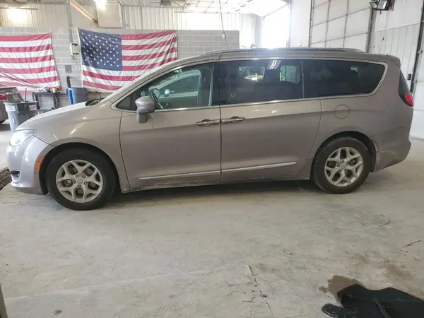 2C4RC1EG4HR637842 2017 CHRYSLER PACIFICA - Image 1