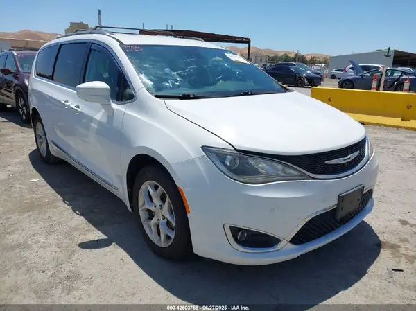 2C4RC1EG4HR647786 2017 CHRYSLER PACIFICA - Image 1