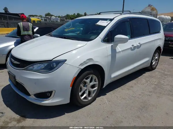 2C4RC1EG4HR647786 2017 CHRYSLER PACIFICA - Image 2