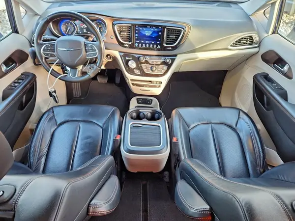 2C4RC1EG4HR647805 2017 CHRYSLER PACIFICA - Image 8