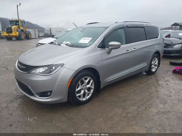 2C4RC1EG4HR652907 2017 CHRYSLER PACIFICA - Image 2