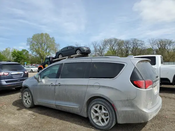 2C4RC1EG4HR665687 2017 CHRYSLER PACIFICA - Image 2