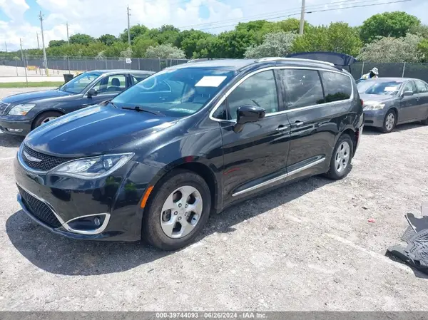 2C4RC1EG4HR683896 2017 CHRYSLER PACIFICA - Image 2