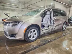 2C4RC1EG4HR703824 2017 CHRYSLER PACIFICA