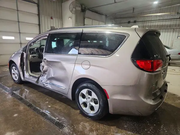 2C4RC1EG4HR703824 2017 CHRYSLER PACIFICA - Image 2