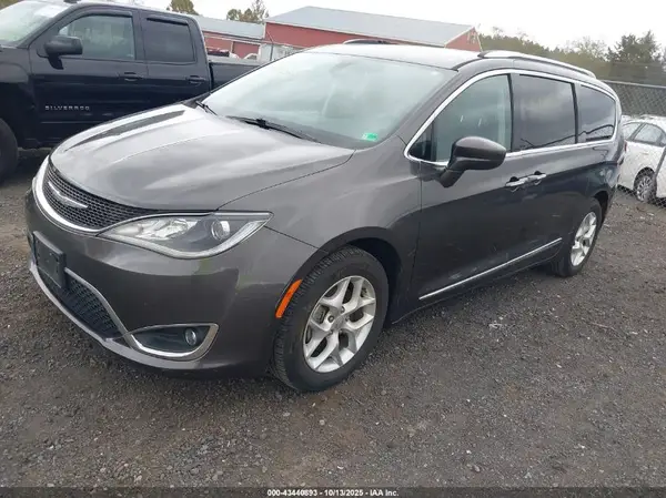 2C4RC1EG4HR712443 2017 CHRYSLER PACIFICA - Image 2
