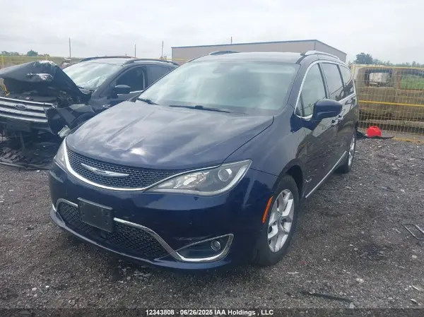 2C4RC1EG4HR743983 2017 CHRYSLER PACIFICA - Image 2