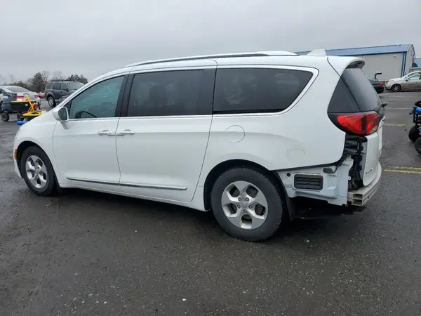 2C4RC1EG4HR770911 2017 CHRYSLER PACIFICA - Image 2